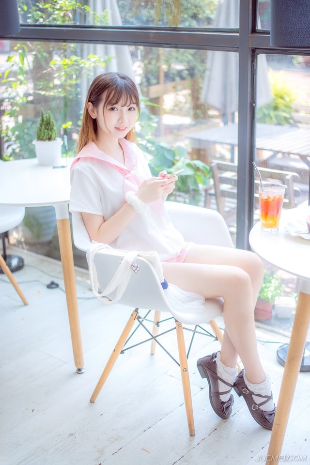 “莫要乱说，我之前开玩笑的。”魏延连忙道，虽然他很想打，但要事因为这个就让庞统去死，那他还是宁愿和平接受蜀中。